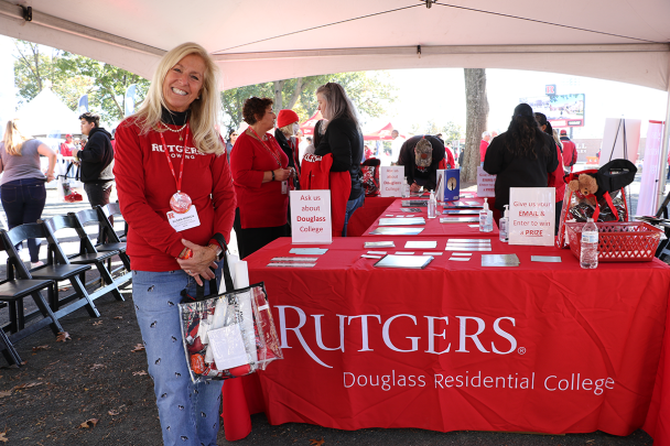 Alumnae at Tent 